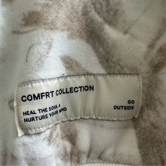 Comfrt Camo Crew Sweatshirt Size Large - Picture 4 of 6